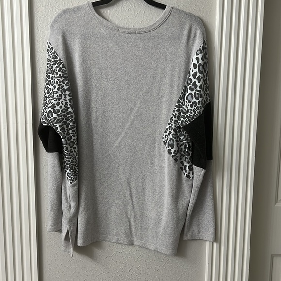 Grey Color Blocking Leopard Top From- Staccato Size- medium - Picture 6 of 8